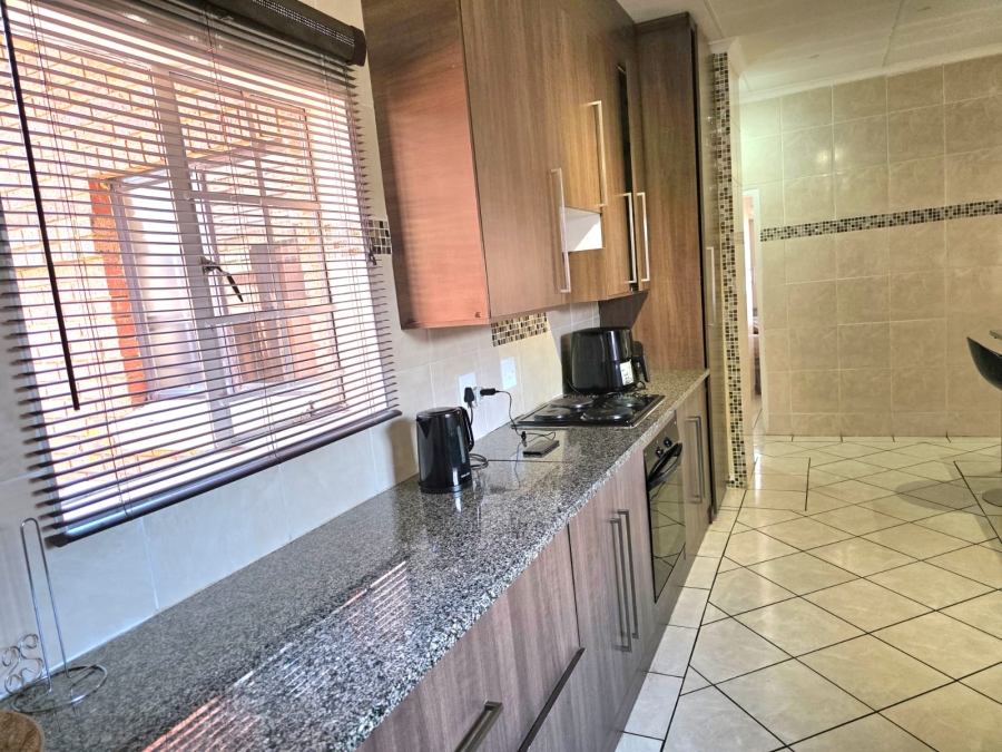 2 Bedroom Property for Sale in Monavoni Gauteng