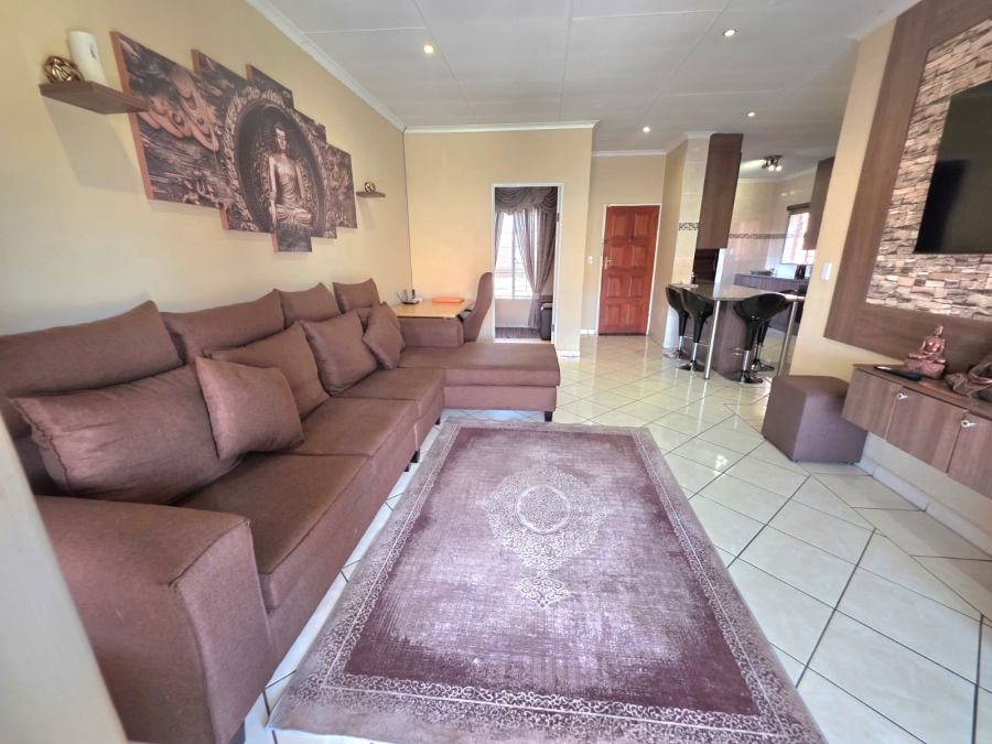2 Bedroom Property for Sale in Monavoni Gauteng