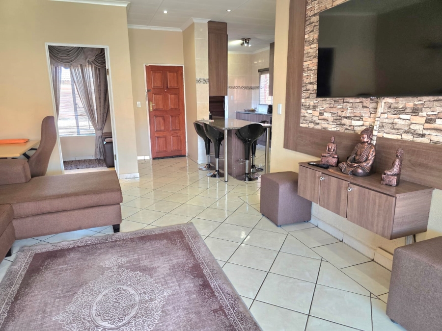 2 Bedroom Property for Sale in Monavoni Gauteng