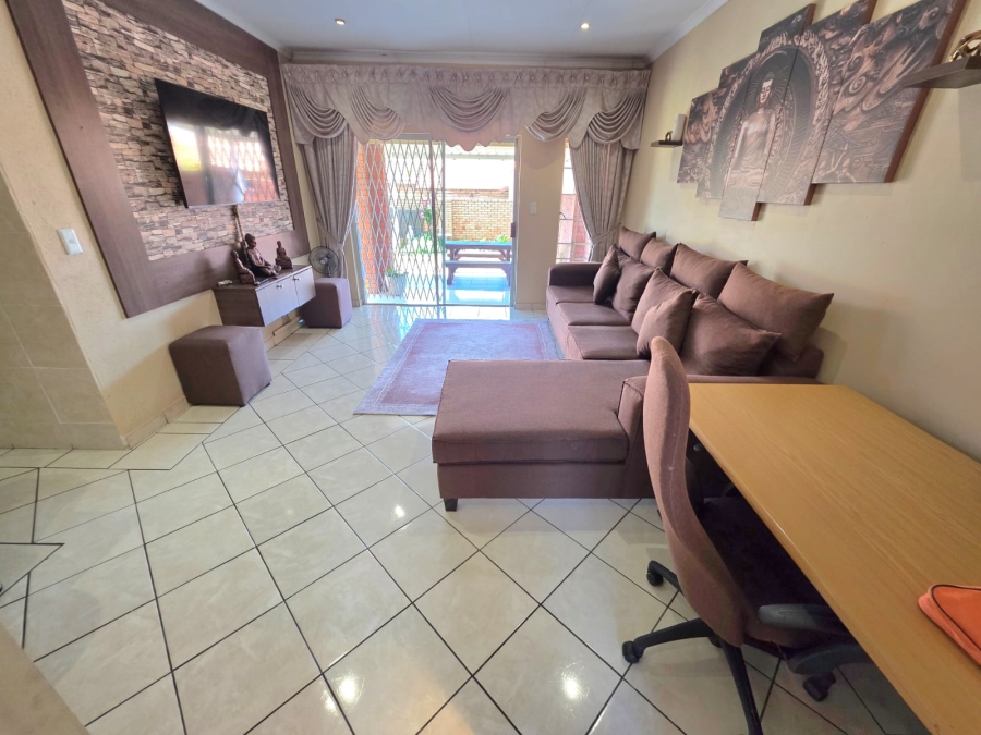 2 Bedroom Property for Sale in Monavoni Gauteng