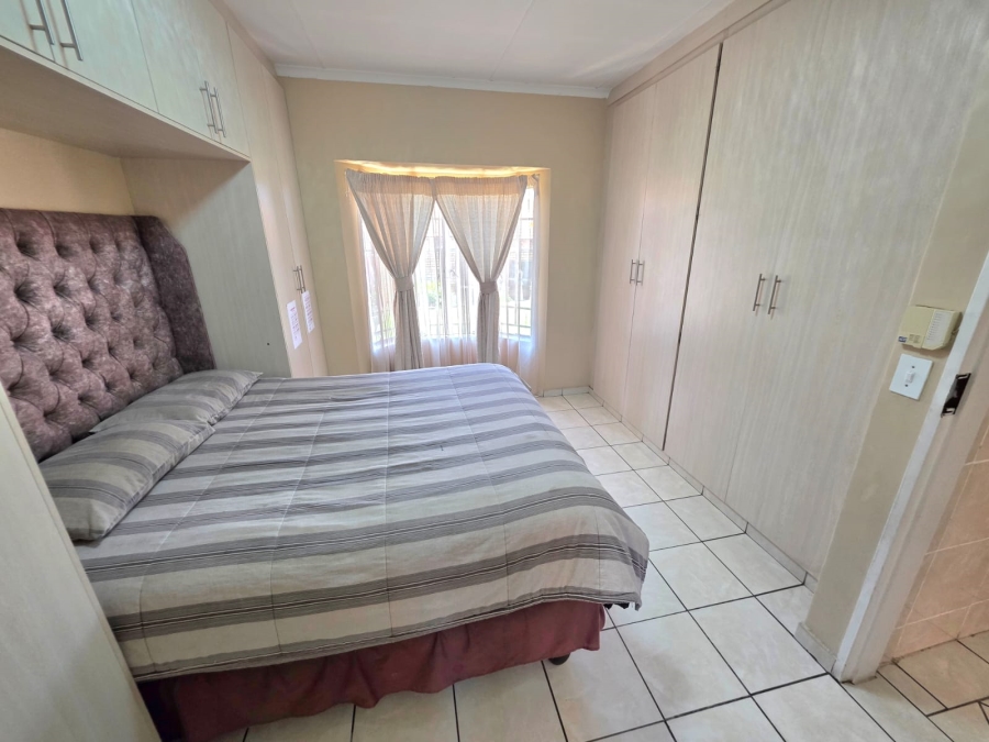 2 Bedroom Property for Sale in Monavoni Gauteng