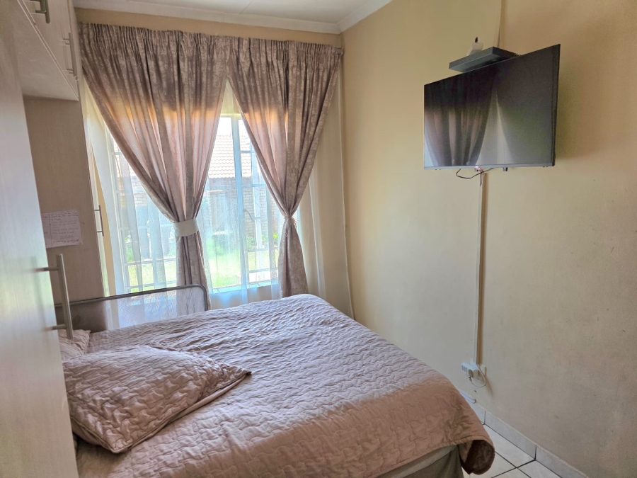 2 Bedroom Property for Sale in Monavoni Gauteng