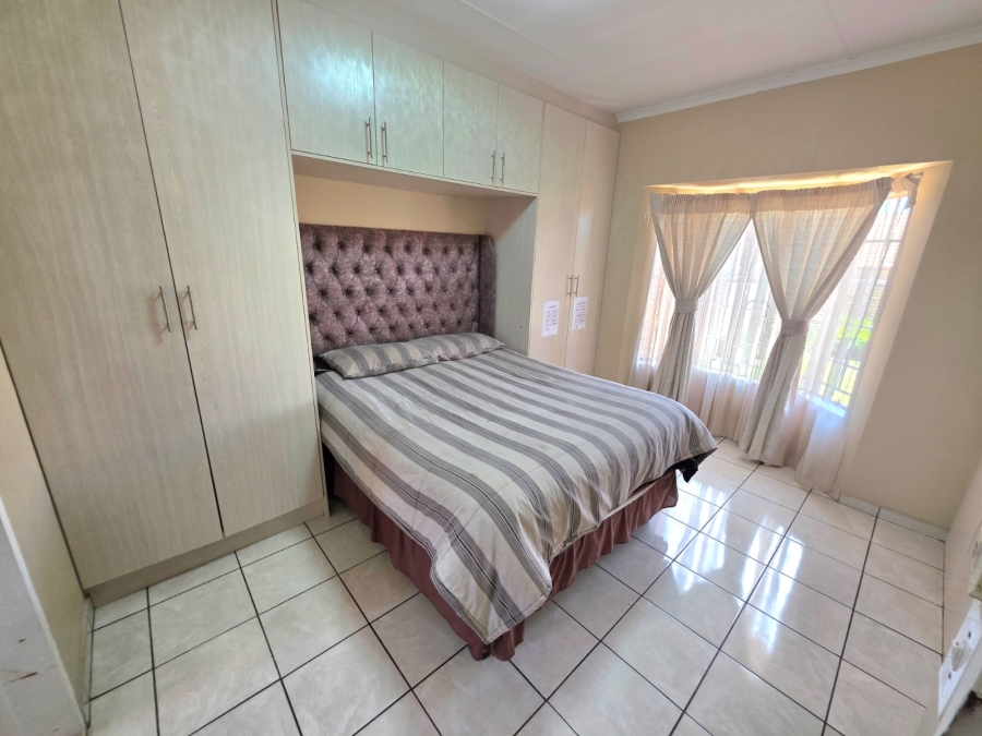 2 Bedroom Property for Sale in Monavoni Gauteng