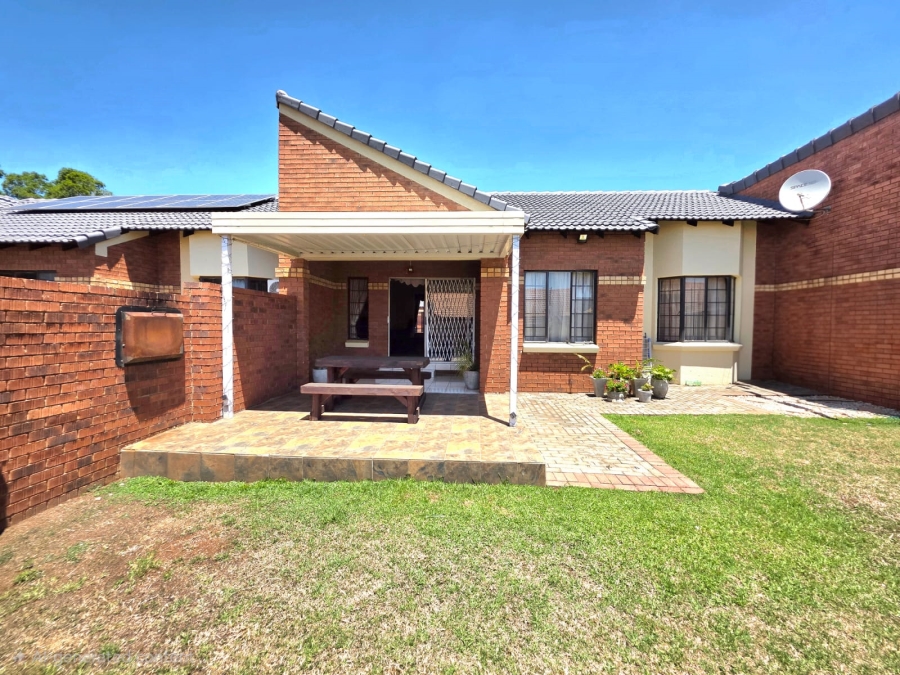 2 Bedroom Property for Sale in Monavoni Gauteng
