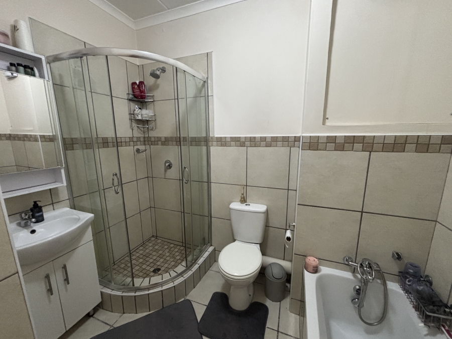2 Bedroom Property for Sale in Barbeque Downs Gauteng