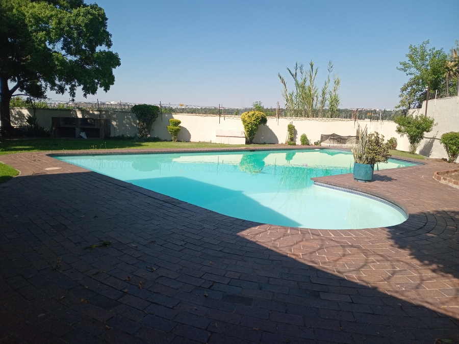 3 Bedroom Property for Sale in Corlett Gardens Gauteng