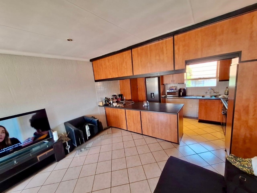3 Bedroom Property for Sale in Die Hoewes Gauteng