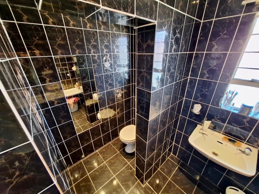 3 Bedroom Property for Sale in Die Hoewes Gauteng