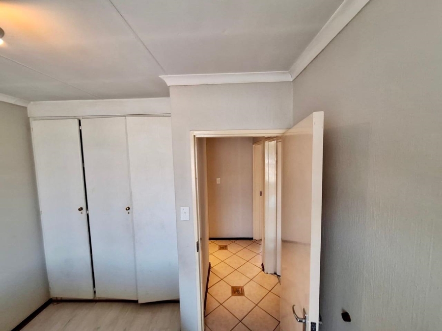 3 Bedroom Property for Sale in Die Hoewes Gauteng