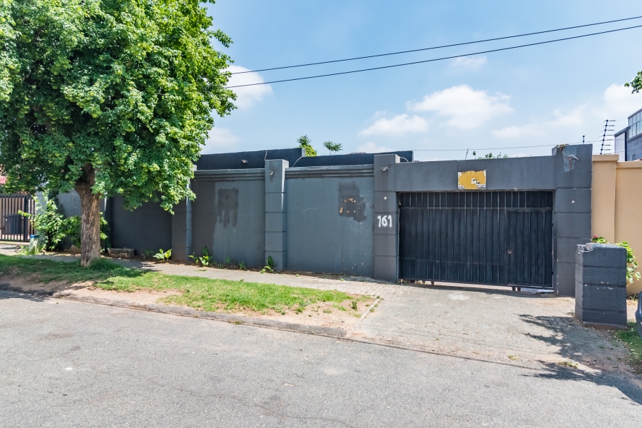 10 Bedroom Property for Sale in Highlands North Gauteng