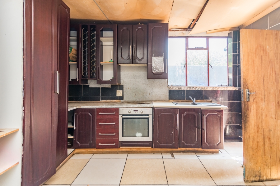 10 Bedroom Property for Sale in Highlands North Gauteng