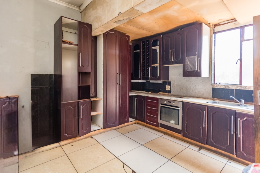 10 Bedroom Property for Sale in Highlands North Gauteng