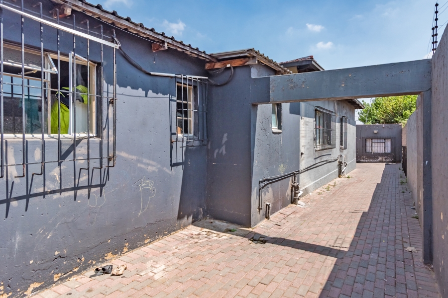 10 Bedroom Property for Sale in Highlands North Gauteng