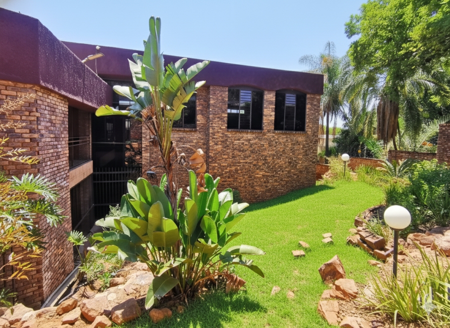 5 Bedroom Property for Sale in Meyerspark Gauteng