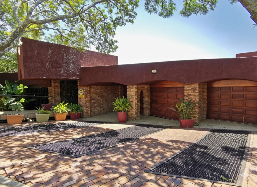 5 Bedroom Property for Sale in Meyerspark Gauteng