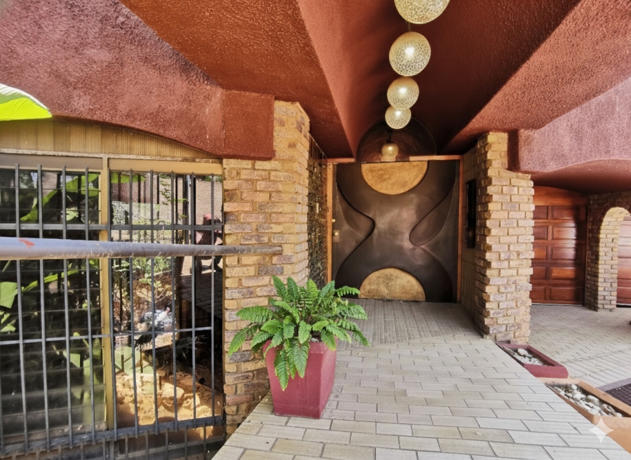 5 Bedroom Property for Sale in Meyerspark Gauteng