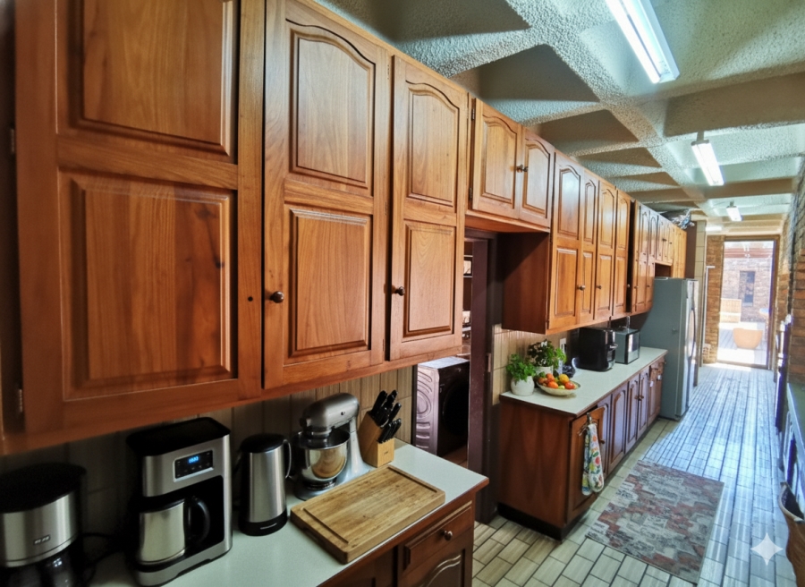 5 Bedroom Property for Sale in Meyerspark Gauteng