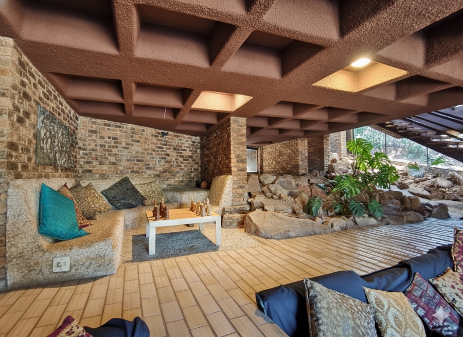 5 Bedroom Property for Sale in Meyerspark Gauteng