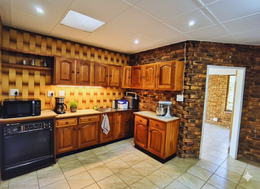 5 Bedroom Property for Sale in Meyerspark Gauteng