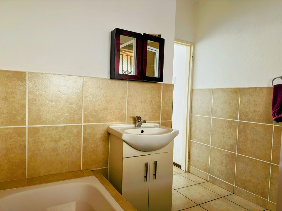 2 Bedroom Property for Sale in Hesteapark Gauteng