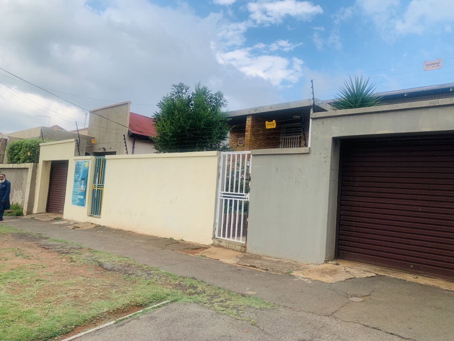 4 Bedroom Property for Sale in Bezuidenhout Valley Gauteng