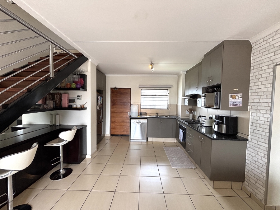 3 Bedroom Property for Sale in Barbeque Downs Gauteng