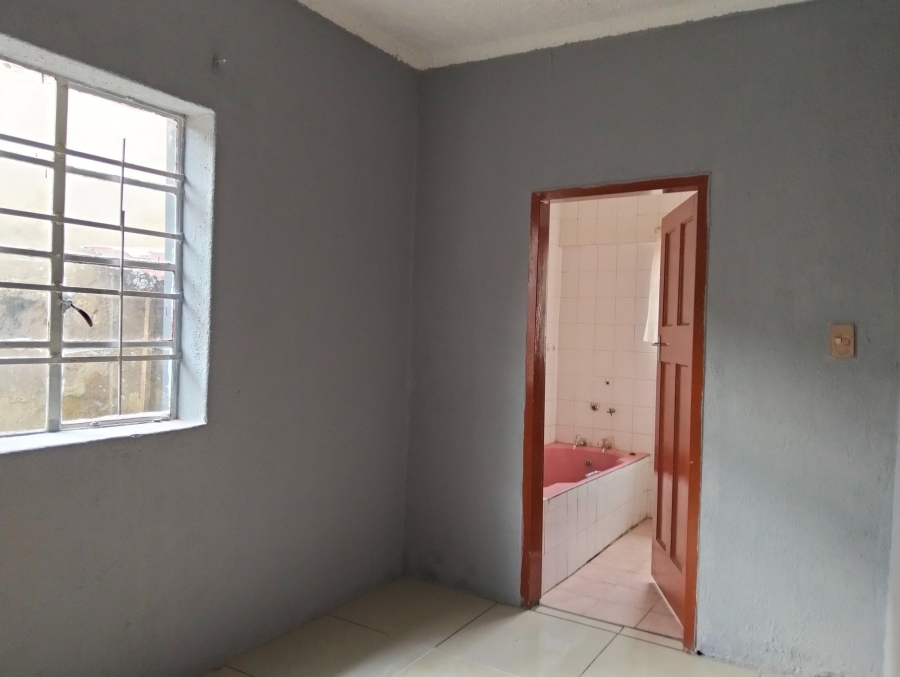 2 Bedroom Property for Sale in La Rochelle Gauteng