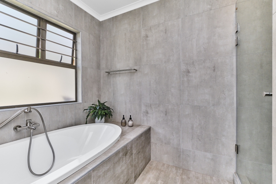 4 Bedroom Property for Sale in Barbeque Downs Gauteng