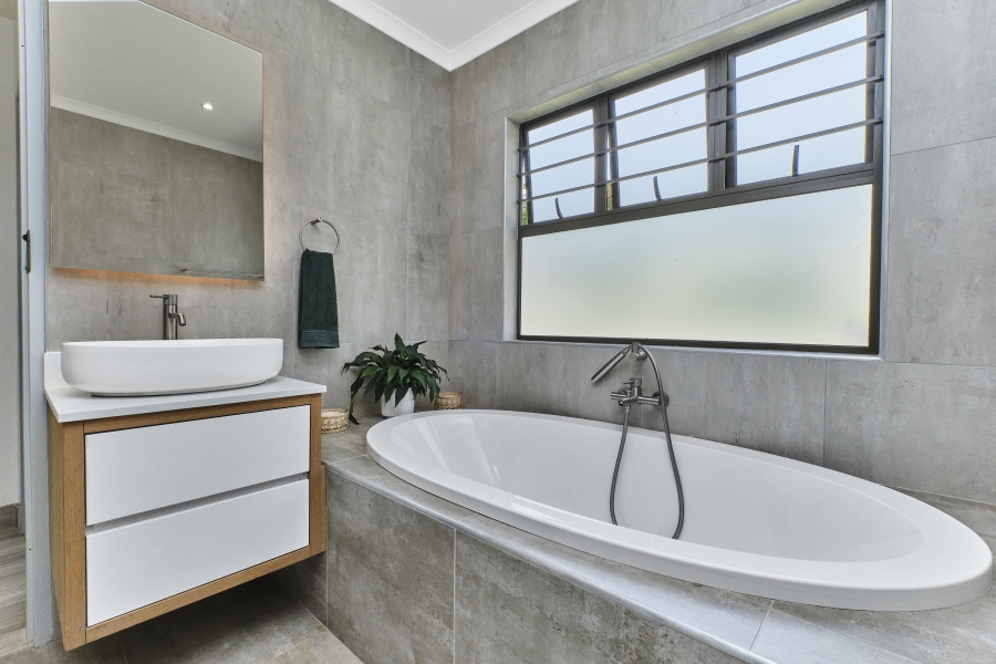 4 Bedroom Property for Sale in Barbeque Downs Gauteng