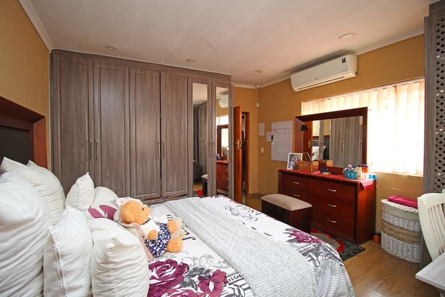 4 Bedroom Property for Sale in South Kensington Gauteng