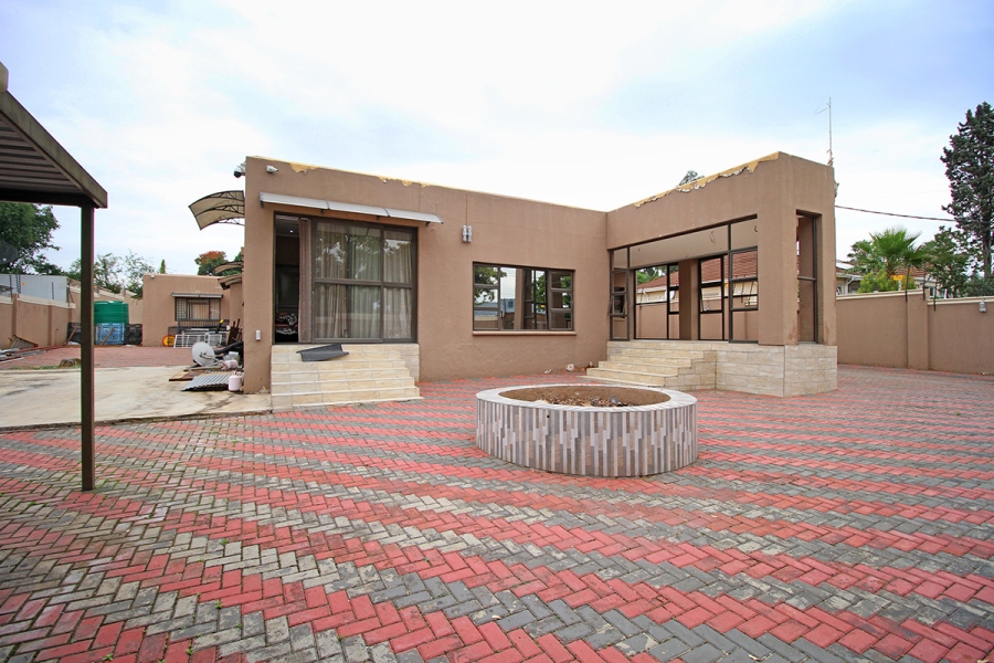 4 Bedroom Property for Sale in South Kensington Gauteng