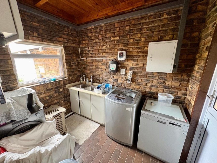 3 Bedroom Property for Sale in Wierda Park Gauteng