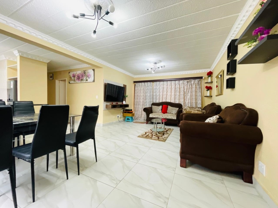 To Let 2 Bedroom Property for Rent in Morningside Gauteng