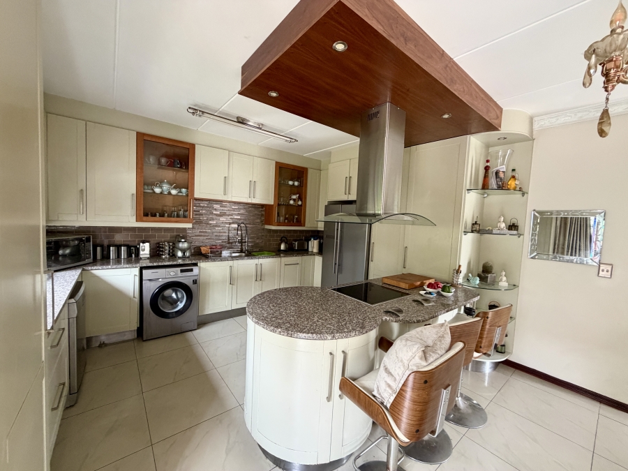 3 Bedroom Property for Sale in Barbeque Downs Gauteng
