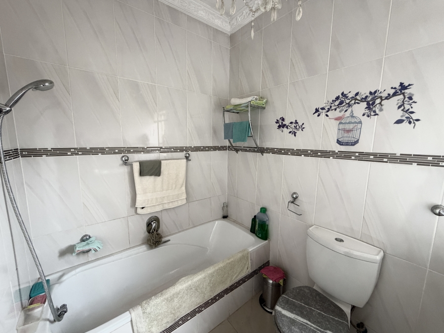 3 Bedroom Property for Sale in Barbeque Downs Gauteng