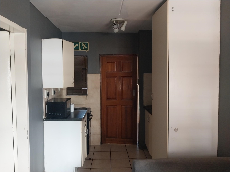 To Let 2 Bedroom Property for Rent in Auckland Park Gauteng