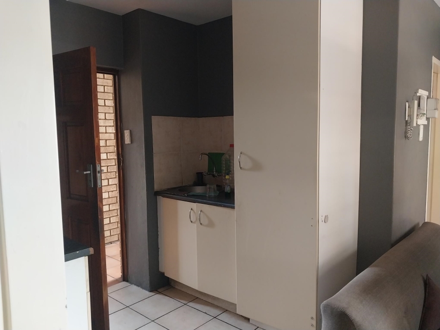 To Let 2 Bedroom Property for Rent in Auckland Park Gauteng