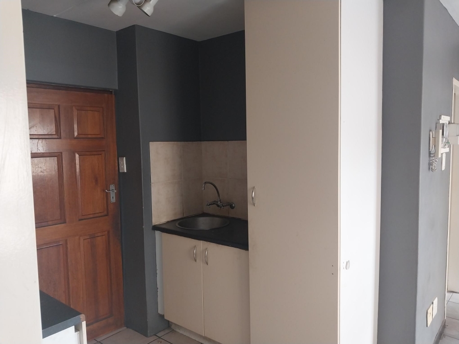 To Let 2 Bedroom Property for Rent in Auckland Park Gauteng