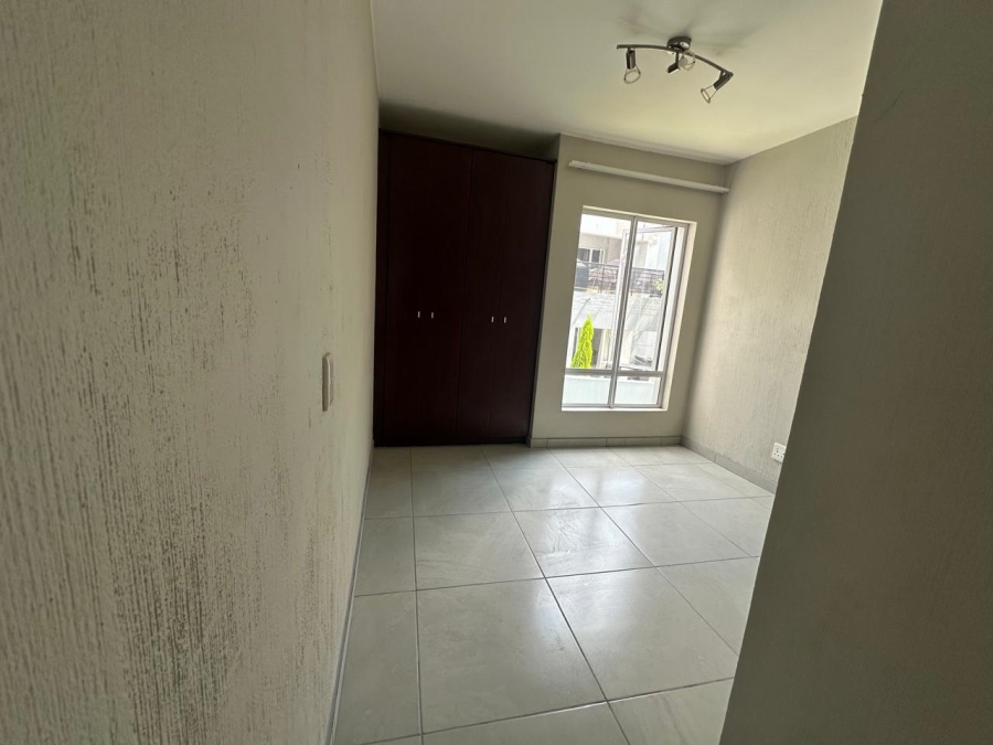 To Let 2 Bedroom Property for Rent in Broadacres Gauteng
