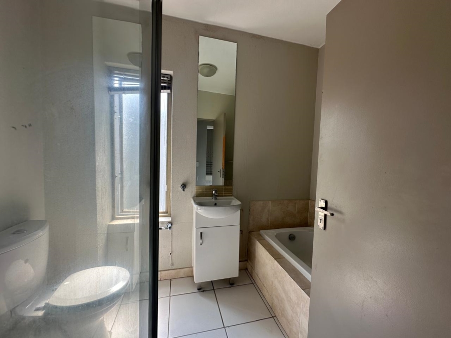 To Let 2 Bedroom Property for Rent in Broadacres Gauteng