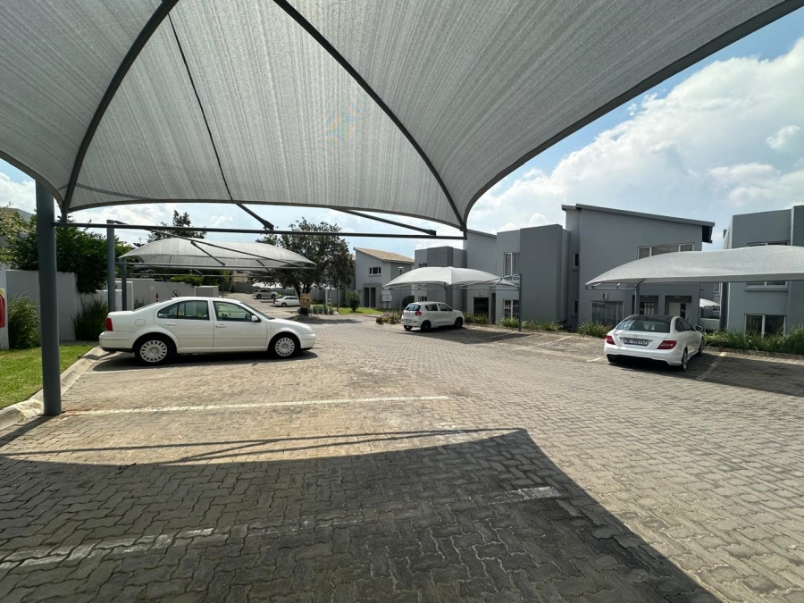 To Let 2 Bedroom Property for Rent in Broadacres Gauteng