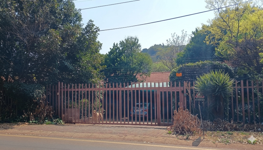 5 Bedroom Property for Sale in Kloofendal Gauteng