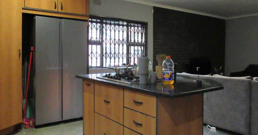 5 Bedroom Property for Sale in Kloofendal Gauteng