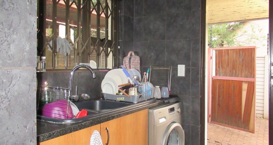 5 Bedroom Property for Sale in Kloofendal Gauteng