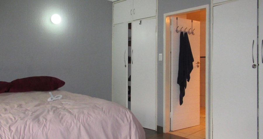 5 Bedroom Property for Sale in Kloofendal Gauteng