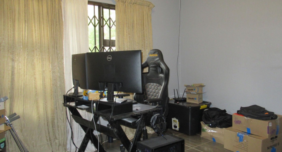 5 Bedroom Property for Sale in Kloofendal Gauteng