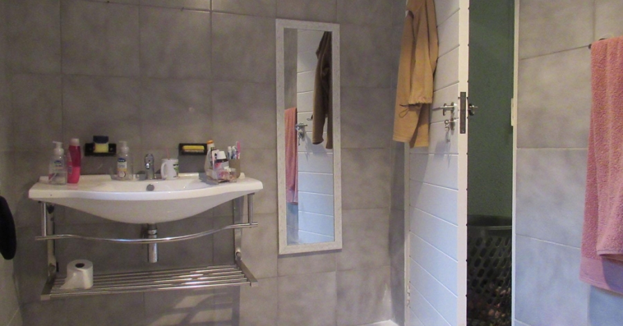 5 Bedroom Property for Sale in Kloofendal Gauteng