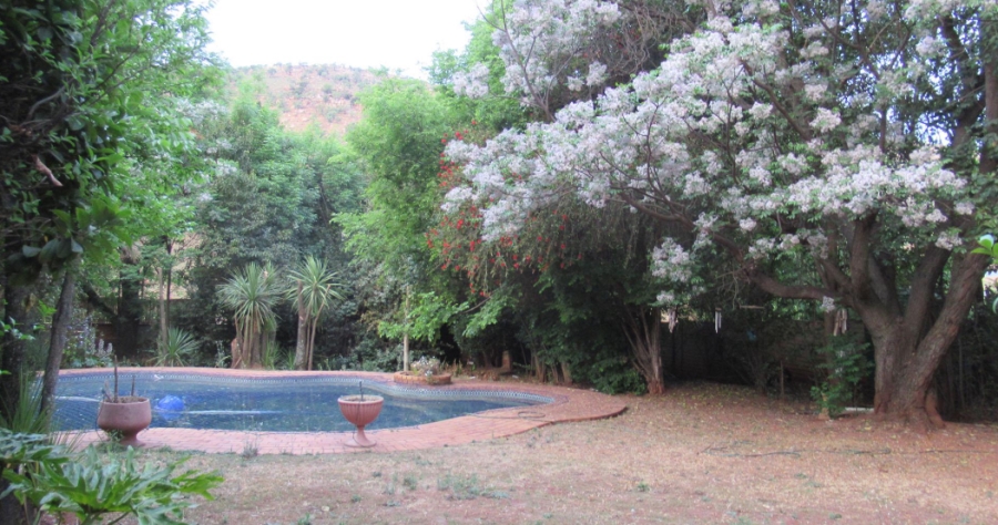 5 Bedroom Property for Sale in Kloofendal Gauteng