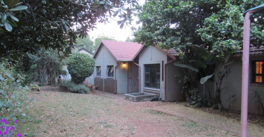 5 Bedroom Property for Sale in Kloofendal Gauteng