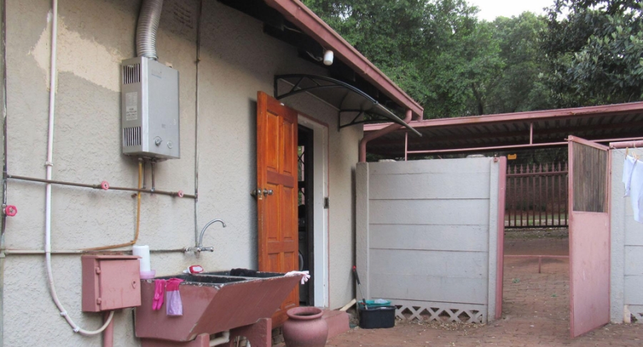 5 Bedroom Property for Sale in Kloofendal Gauteng